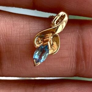 10k Gold Blue Topaz Pendant